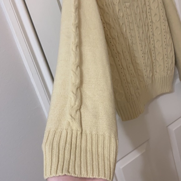 NWOT oversized slouchy cream (more yellow than white) v neck collar sweater - L - Picture 3 of 4